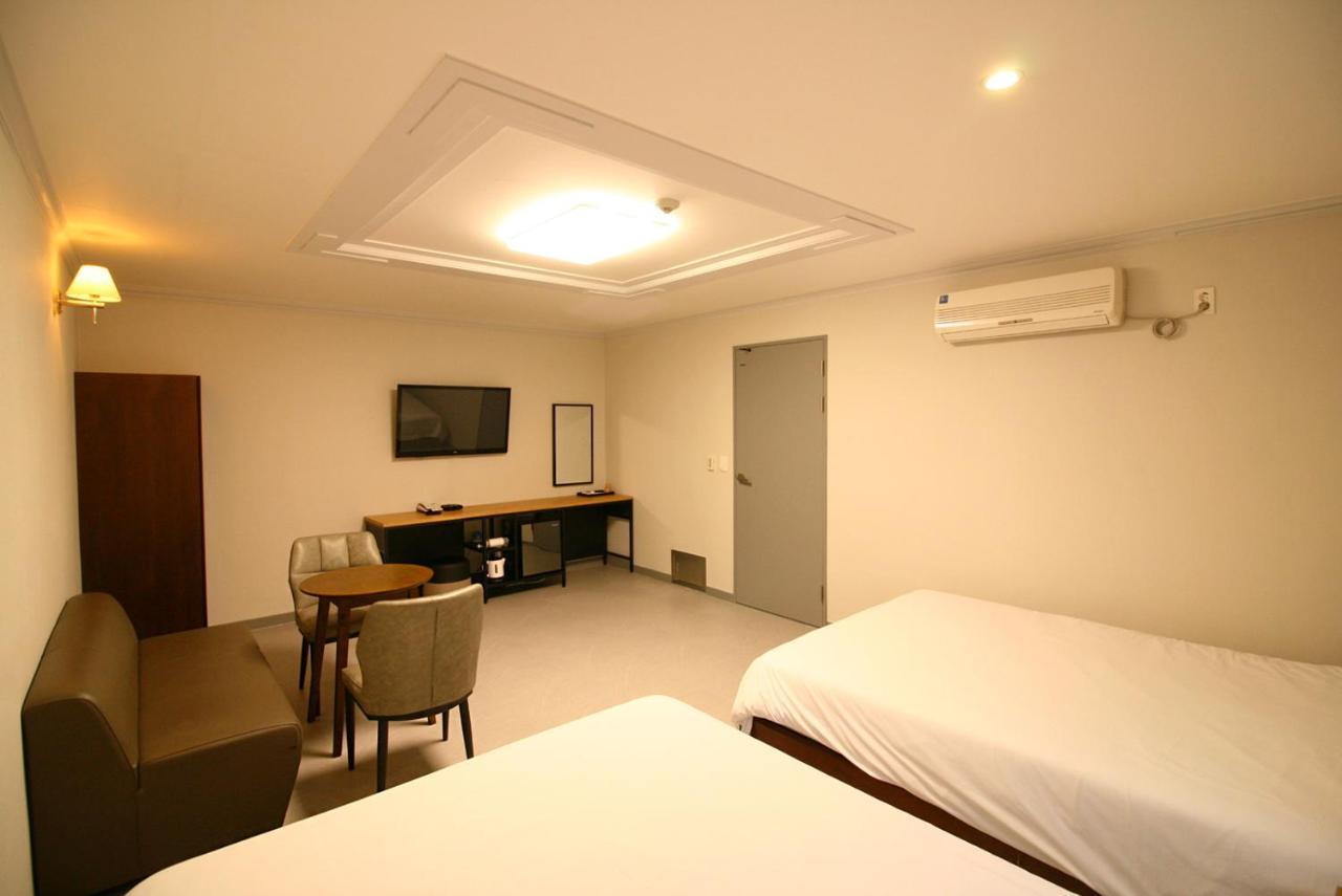 Trevi Hotel Jeju Exterior foto