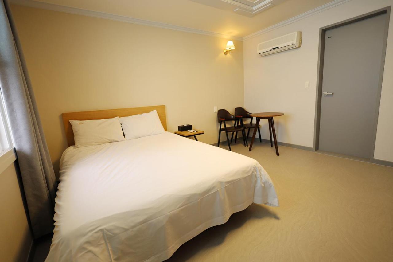 Trevi Hotel Jeju Exterior foto